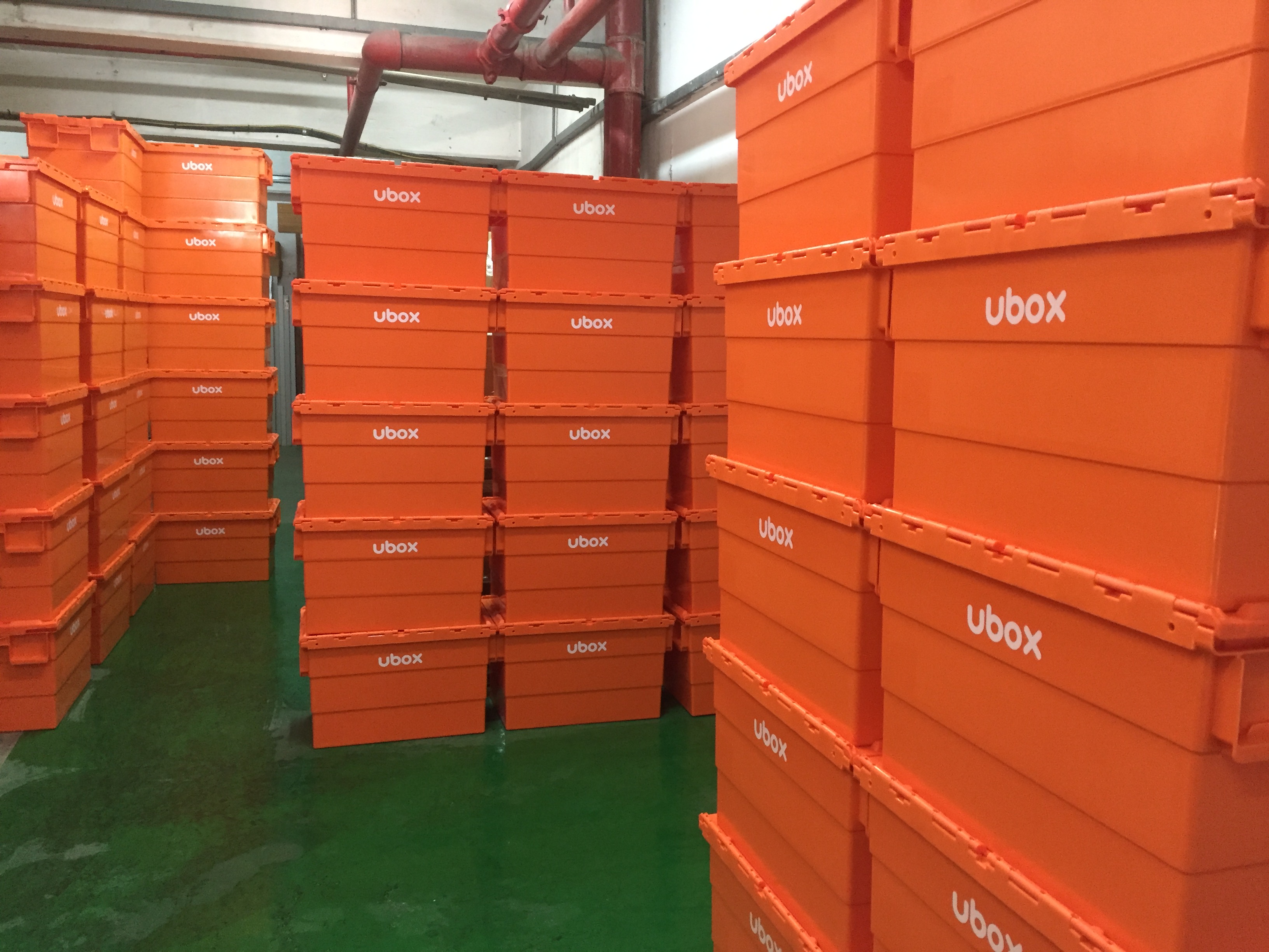 三位創業青年就在1年多前創立了Ubox,標榜 "New Modern Space 儲存新世代" ,誓將「上門儲存箱」服務帶進香港每一個角落。 @ 青年創業軍